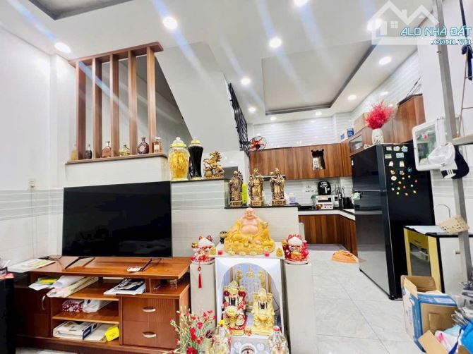 Nguyễn Minh Châu , Phú Trung , Tân Phú - 4 Tầng - Hxh - DT 5m x 14m - Giá 8.790 Tỷ - 1
