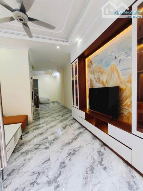 BÁN GẤP NHÀ PHỐ NGUYỄN XUÂN KHOÁT LÔ GÓC 6 TẦNG, 35M NGÕ THÔNG, Ô TÔ ĐỖ CỬA. TC 8x tỷ - 1