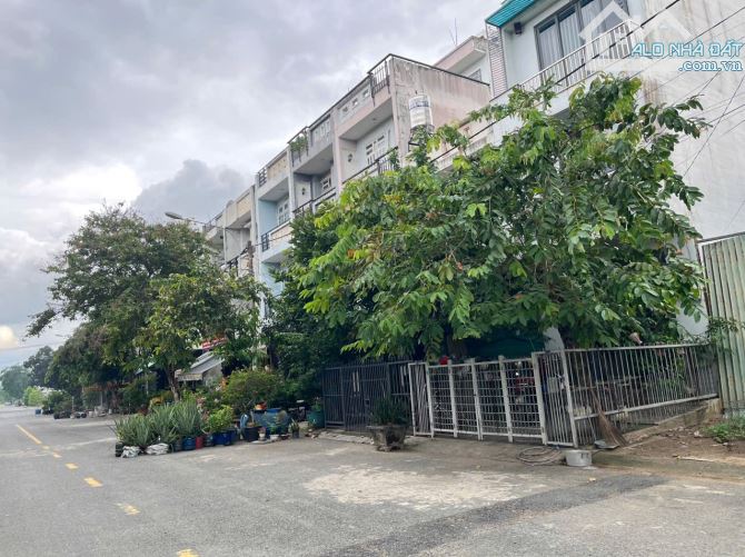 kẹt tiền bán gấp lô đất mặt tiền đường 3C ngay siêu thị co.op mart tân vĩnh lộc - 1
