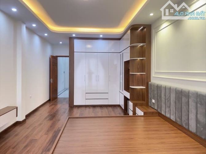 Bán nhà Hoàng Cầu Đống Đa gần 50m2 nhà đẹp gần Quận Ủy, chỉ hơn 12 tỷ - 1