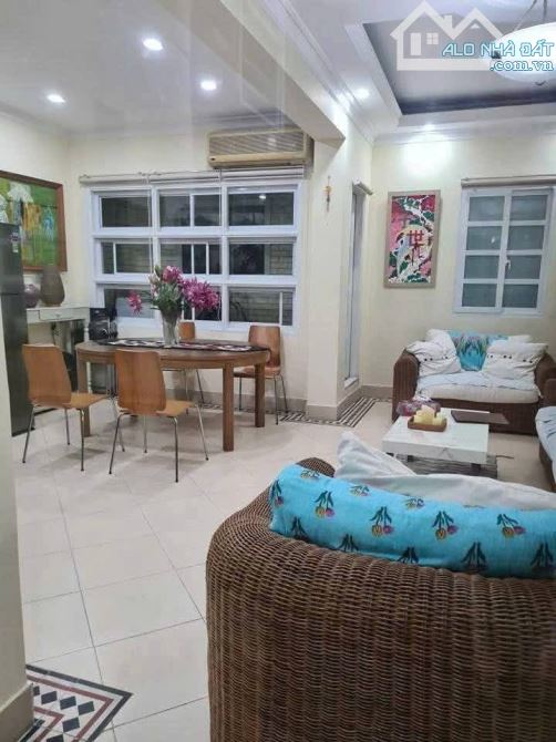 NHÀ ĐẸP ĐƯỜNG CỬA BẮC. VỚI PHONG CÂCH KIẾN TRÚC PHÁP. KINH DOANH HOMESTAY. NGÕ THÔNG CÁCH - 1