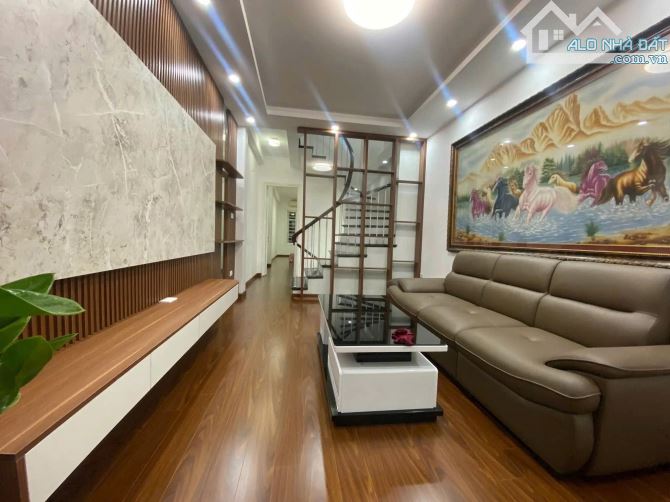 NHÀ PHÂN LÔ ĐÀO TẤN - NGÕ THÔNG, 2 MẶT NGÕ TRƯỚC SAU - Ô TÔ 4 CHỖ ĐỖ CỬA - MT 4M - NHỈNH 1 - 1