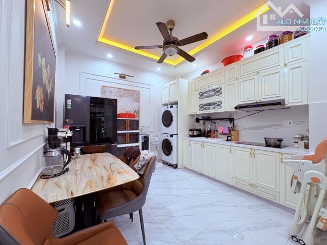 Bán nhà hẻm xe hơi Âu Cơ Tân Bình 35m2 đúc 4 tầng BTCT 4PN tặng nội thất chỉ 5.2 tỷ Tl - 1