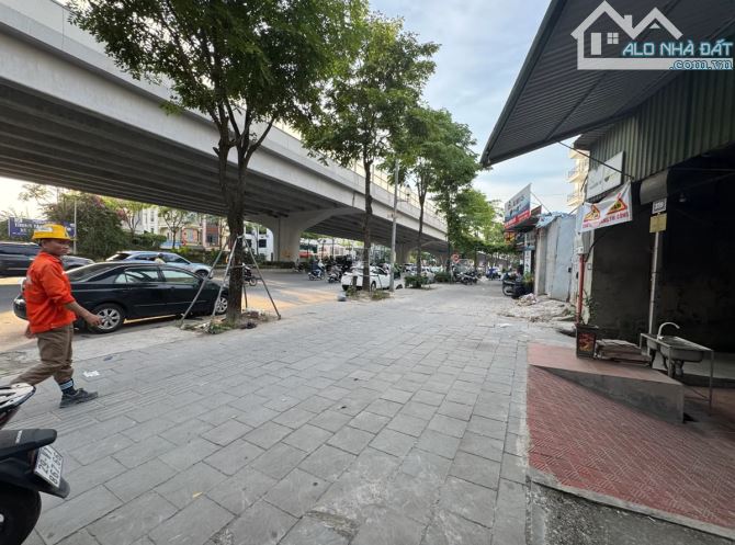 Bán đất mặt phố Phạm Văn Đồng, vủa hè đá bóng, sạch đẹp tinh tươm, kinh doanh đỉnh cao - 1