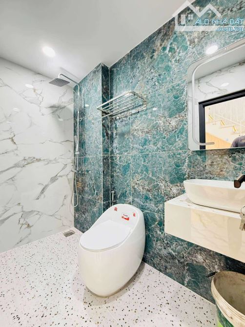 NHÀ ĐẸP 5 TẦNG NGAY EMART 2 HXH VÀO NHÀ - 45m2 VUÔNG A4 - 6.9 TỶ - 13
