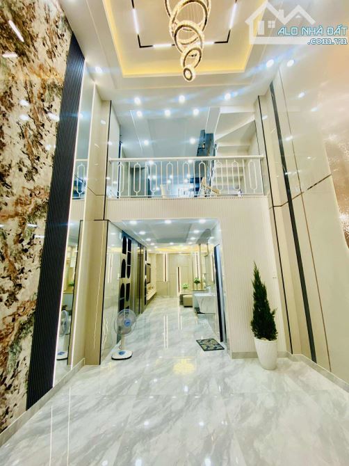 NHÀ ĐẸP 5 TẦNG NGAY EMART 2 HXH VÀO NHÀ - 45m2 VUÔNG A4 - 6.9 TỶ - 14