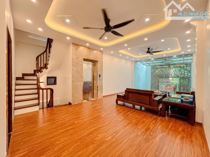 Bán nhà Phố Huỳnh thúc Kháng. Đống đa. Diện tích 45m. 7 tầng. Giá 17 tỷ - 2