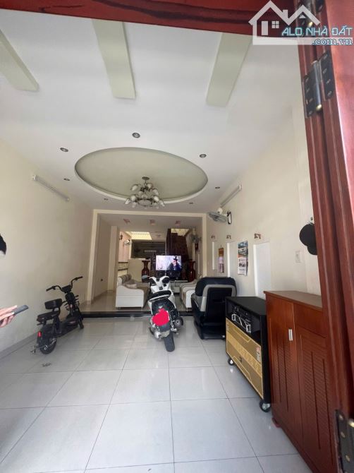 SIÊU PHẨM NHÀ GARA Ô TÔ – SAU LƯNG ĐẠI HỌC NGÂN HÀNG – 84M² – 4PN – GIÁ CHỈ 7.5 TỶ. - 2