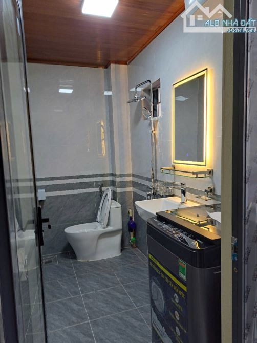 BÁN NHÀ LÔ GÓC KHU NGUYỄN CHÁNH - ĐƯỜNG Ô TÔ TRÁNH NHAU - VỈA HÈ RỘNG - KINH DOANH TỐT - 2