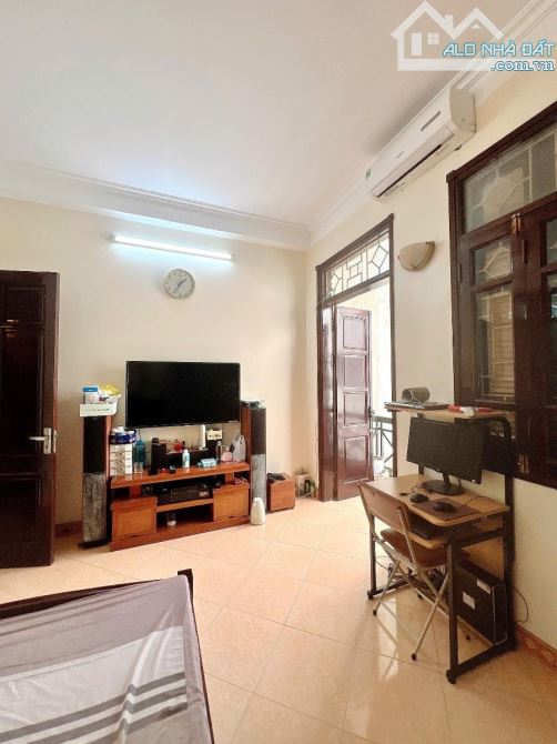 Bán nhà Hoàng Cầu, Đống Đa, 10m ra hồ Hoàng Cầu, ở sướng, giá 13.9 tỷ - 2