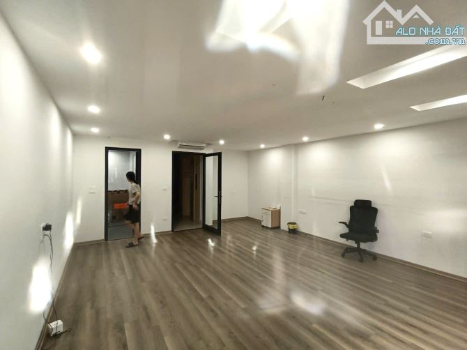 Cho thuê LK 90 Nguyễn Tuân 75m x 5 tầng thông sàn thang máy 40tr - 2