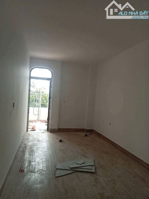 Giá 2 tỷ 750. Bán nhà 1 trệt 1 lầu mới 100% phường Biên Hoà. 5x14m. Đường ô tô. Sân ôtô. - 2