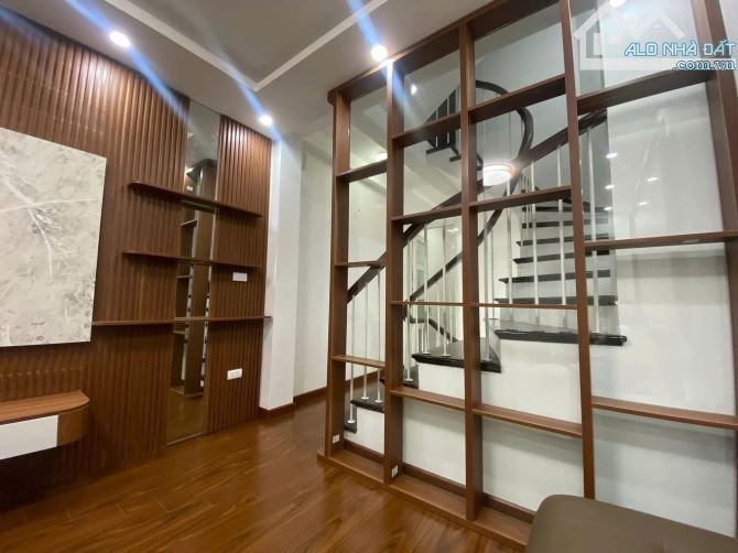 NHÀ PHÂN LÔ ĐÀO TẤN - NGÕ THÔNG, 2 MẶT NGÕ TRƯỚC SAU - Ô TÔ 4 CHỖ ĐỖ CỬA - MT 4M - NHỈNH 1 - 2