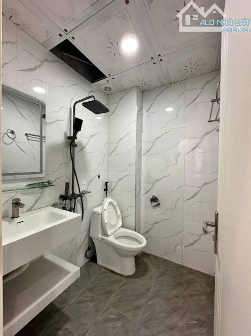 BÁN NHÀ PHỐ THẠCH BÀN – Ô TÔ ĐỖ CỬA – MẶT TIỀN 4,5M – 5,95 TỶ - 2