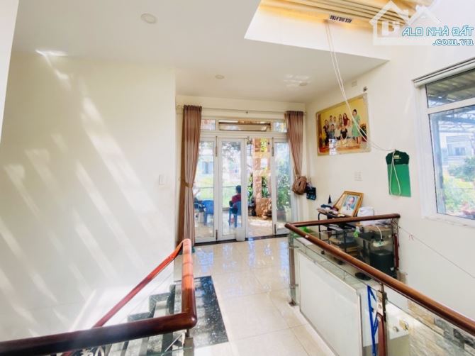 Bán Nhà Dĩ An-Bình Dương, Ngay VINCOM PLAZA, DT: 90m2x3tầng. Chỉ 5 tỷ 1 TL - 2