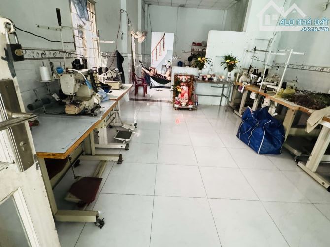 Bán nhà 2 tầng hẻm thông -ngang hơn 4m-nở hậu tài lộc Tân thới Nhì Hóc Môn - 2