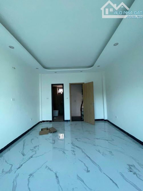 NHỈNH 3 TỶ- NHÀ RỘNG, OTO GHÉ CỬA. 500M RA ĐH TD-TT, 5P QL6-10P BX YÊN NGHĨA - 3