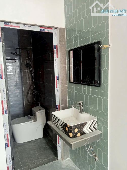 Giá 2 tỷ 750. Bán nhà 1 trệt 1 lầu mới 100% phường Biên Hoà. 5x14m. Đường ô tô. Sân ôtô. - 3