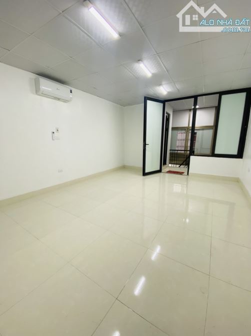 2.9 tỷ bán căn hộ tập thể tầng 3 Thọ Lão, ngay phố Lò Đúc, diện tích 70m2 sử dụng, căn hộ - 3