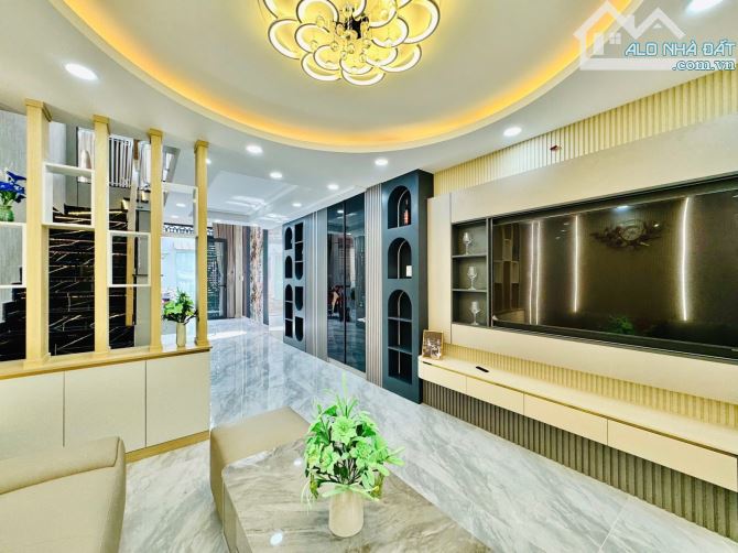 NHÀ ĐẸP 5 TẦNG NGAY EMART 2 HXH VÀO NHÀ - 45m2 VUÔNG A4 - 6.9 TỶ - 3