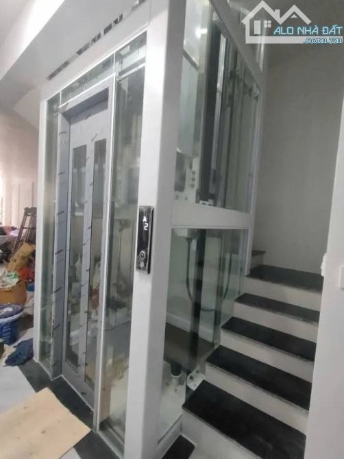 NHÀ ĐẸP - MỚI NGÃ TƯ SỞ. THOÁNG TRƯỚC SAU, Ô TÔ NGỦ TRONG NHÀ. 6 TẦNG - THANG MÁY. 65 M2. - 3