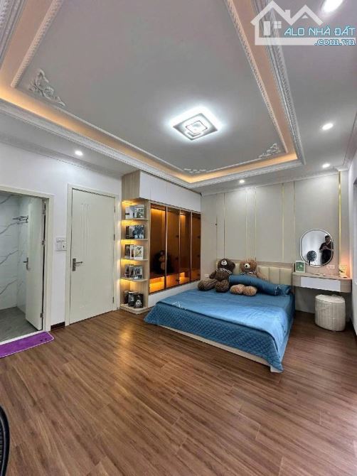 BÁN NHÀ PHỐ THẠCH BÀN – Ô TÔ ĐỖ CỬA – MẶT TIỀN 4,5M – 5,95 TỶ - 3