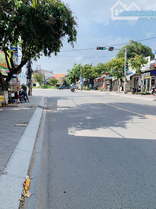 Bán Nhà Dĩ An-Bình Dương, Ngay VINCOM PLAZA, DT: 90m2x3tầng. Chỉ 5 tỷ 1 TL - 3
