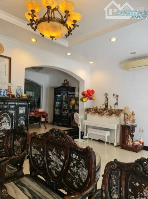 BÁN BIỆT THỰ CAO CẤP, 153M2 - 3 TẦNG 8.5x18M, ĐƯỜNG 12M, THÔNG THOÁNG, GIÁP QUẬN 8 - 14.5 - 3