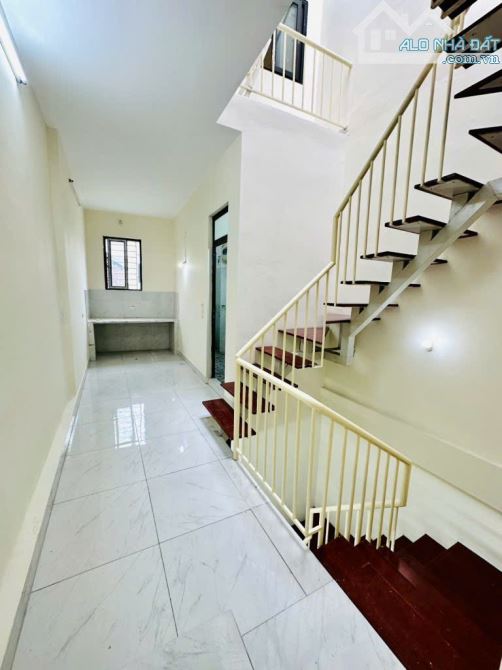 Cần bán gấp nhà Tứ Liên,65m2 x 3 tầng, Ô tô 7 chỗ vào nhà, vị trí đẹp gần Hồ Tây, giá 6,15 - 4