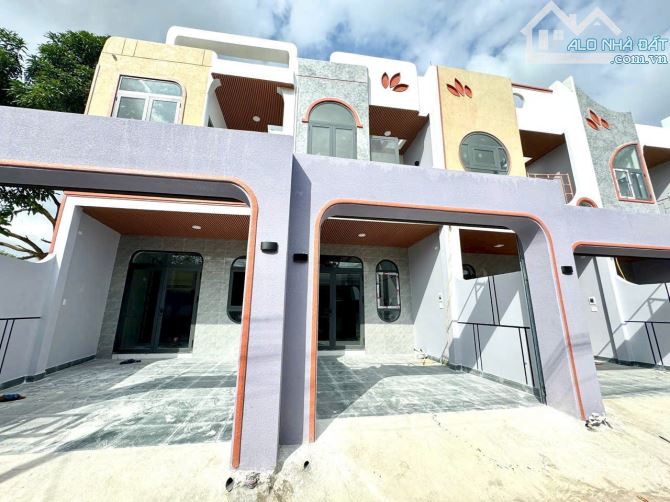 Giá 2 tỷ 750. Bán nhà 1 trệt 1 lầu mới 100% phường Biên Hoà. 5x14m. Đường ô tô. Sân ôtô. - 4