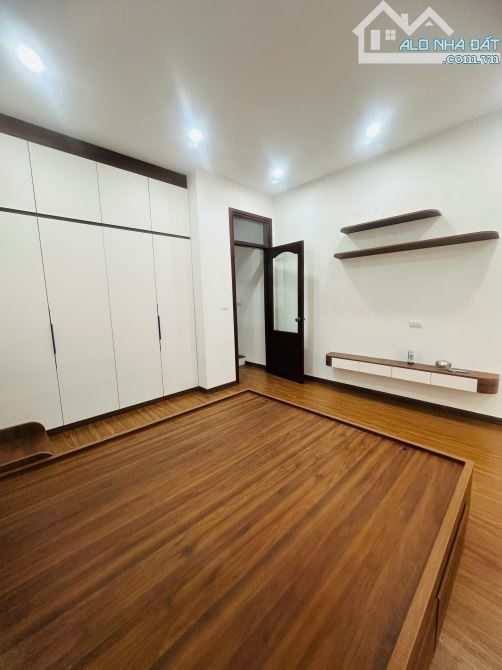 BÁN NHÀ 5 TẦNG- 44m2- KHU KINH DOANH SẦM UẤT NGUYỄN THÁI HỌC-HÀ ĐÔNG - 4