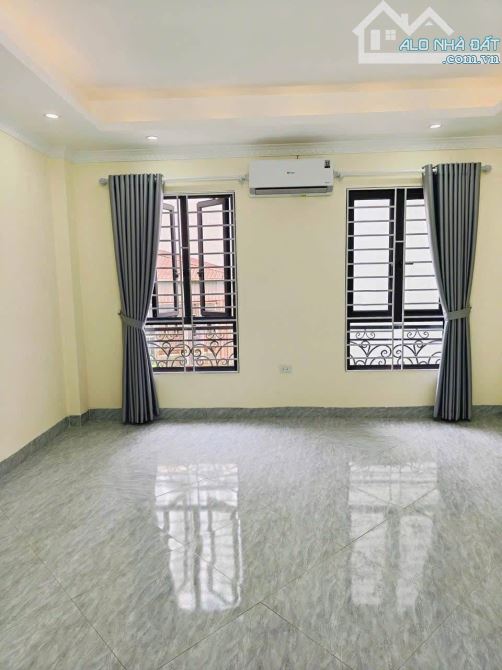 BÁN GẤP NHÀ PHỐ NGUYỄN XUÂN KHOÁT LÔ GÓC 6 TẦNG, 35M NGÕ THÔNG, Ô TÔ ĐỖ CỬA. TC 8x tỷ - 4