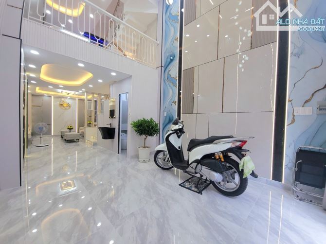 NHÀ ĐẸP 5 TẦNG NGAY EMART 2 HXH VÀO NHÀ - 45m2 VUÔNG A4 - 6.9 TỶ - 4