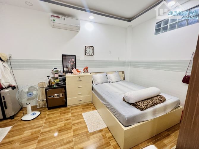 💥KẾ BÊN ĐẠI HỌC VĂN HIẾN - HẺM XE TẢI THÔNG ÂU CƠ - 65M2 - 4 TẦNG - 8.8 TỶ TL💥  💥DT: 5M - 5