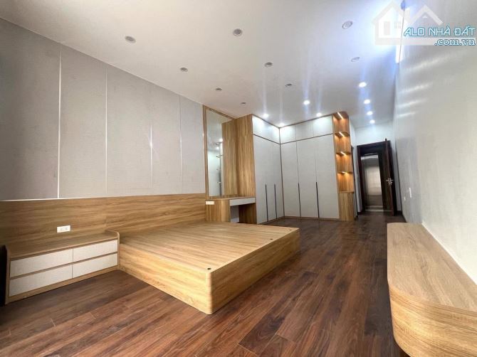 PHÙNG CHÍ KIÊN CẦU GIẤY 45M 6T MT 4M 15.5TỶ THANG MÁY ÔTÔ NGỦ TRING NHÀ KHU VIP Ở SƯỚNG - 6
