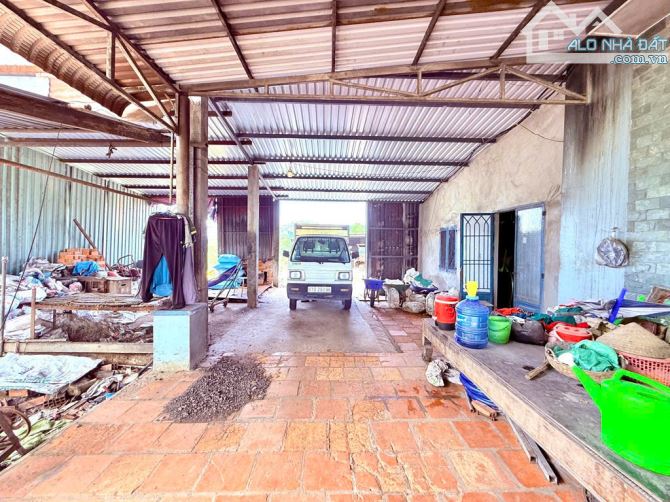Hóc Môn bán đất MT nhựa 10m DT 600m2 có nhà cấp 4 gần đường Song Hành giá 11,5ty - 7