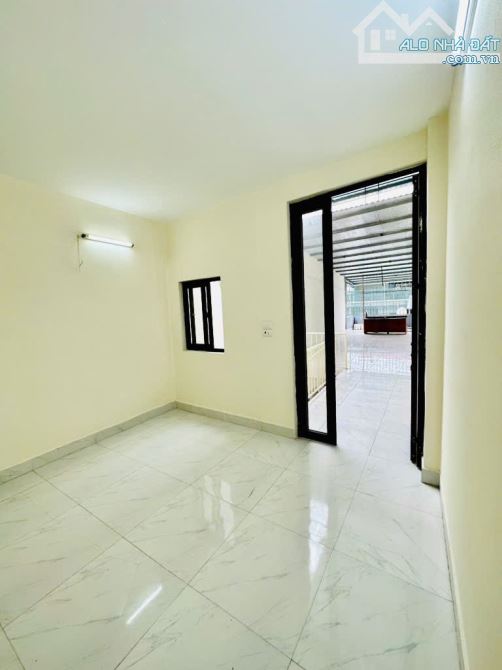 Cần bán gấp nhà Tứ Liên,65m2 x 3 tầng, Ô tô 7 chỗ vào nhà, vị trí đẹp gần Hồ Tây, giá 6,15 - 7