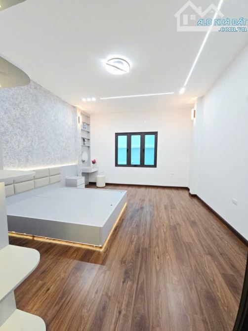 Hiếm! 72 Nguyễn Trãi – Ngõ ô tô – Thoáng 3 mặt – View vĩnh viễn Royal – Chỉ 8.1 tỷ - 7
