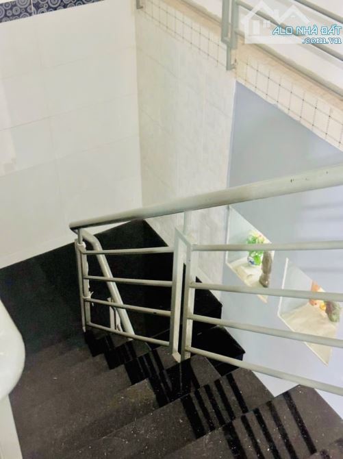 Nhà 2 tầng_hẻm rộng 3m _P.TML, Quận 2, Dt:79m2_ ngang 5,4m nở hậu 6m, chỉ 6,1 tỷ - 8