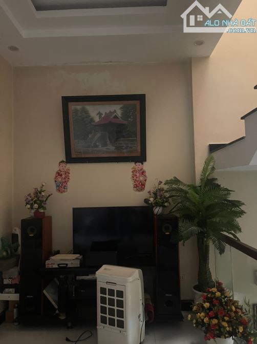 Nhà 3 tầng mặt tiền Hòa Mỹ 6, gần quốc lộ - 9
