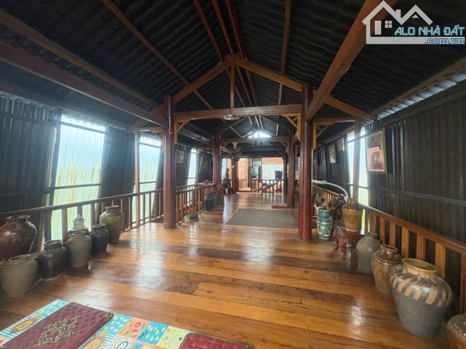 nhà mặt tiền kinh doanh kèm nhà gỗ sang trọng 2 tầng