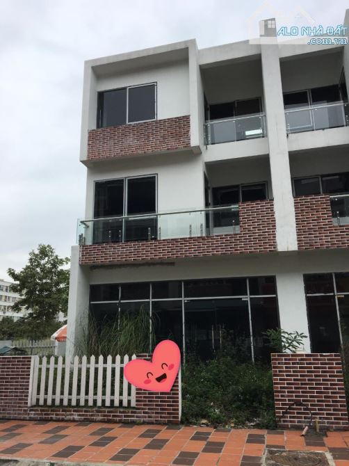 Bán biệt thự Song Lập diện tích 230m2 giá siêu rẻ 👉 Diện tích 230 m2, mặt tiền hơn 10m.