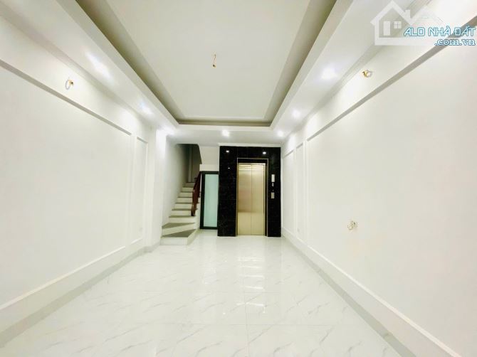 NHÀ MỚI KIM GIANG 30M2 - 7 TẦNG THANG MÁY - THÔNG SÀN - 6M RA Ô TÔ - Ở SƯỚNG - 7.8 TỶ
