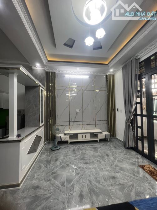 Bán Nhà 3 Tầng, 5.3x9.5, Đào Tông nguyên, TT nhà Bè, Hẻm Xe Hơi. Giá Nhỉnh 5 tỷ.