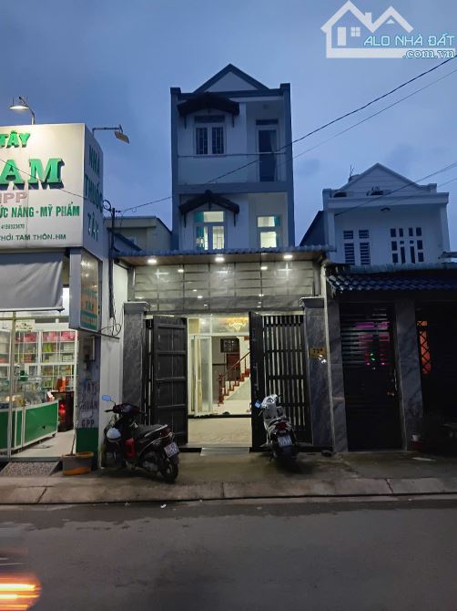 Mặt Tiền PHẠM THỊ GIÂY - Nhà 3 Tầng - DT: 72m2 - Vị Trí Đắc Địa - Giáp Quận 12.