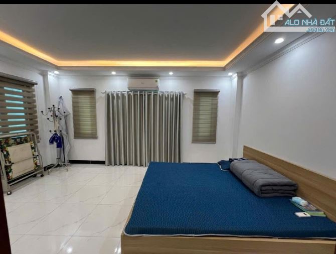 Ô TÔ 4 CHỖ ĐỖ CỬA, VÀO NHÀ, XÂY ĐỘC LẬP. CHÂU ĐÀI -BẮC TỪ LIÊM 33M GIÁ 5,35 TỶ 4 TẦNG  - V