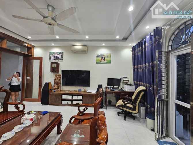 Bán LIỀN KỀ 83m giá 18 tỷ Ngô Thì Nhâm Hà Đông  Ô TÔ TRÁNH KINH DOANH