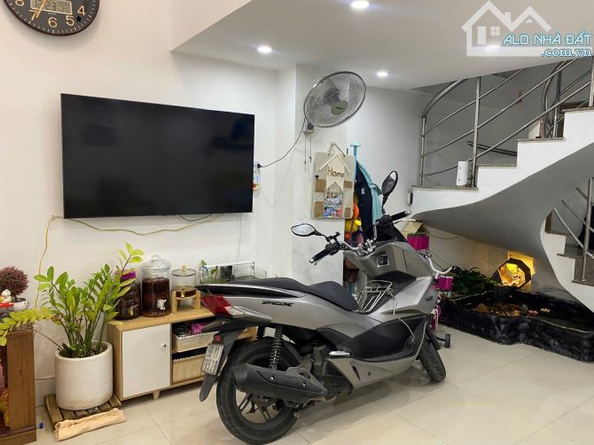 3010 – Bán nhà đường 3 tháng 2 Ph.12 Q.10, 49m2 ngang 4m, 3tầng 3PN, SHR A4, CHỈ 7.9 tỷ TL