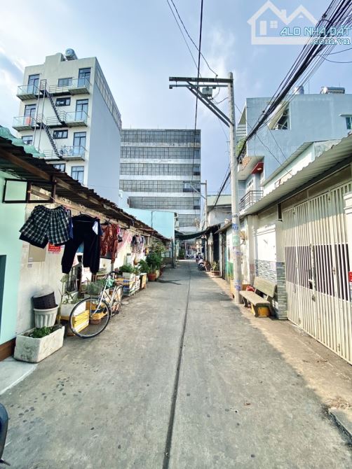 Bán nhà  gần đường lê trọng tấn bình hưng hoà
