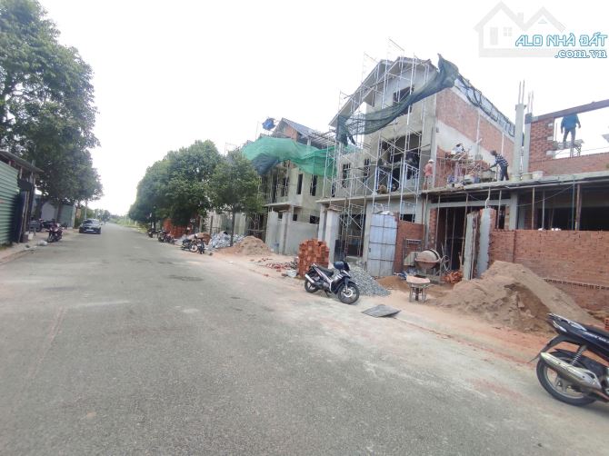 BÁN CĂN BIỆT THỰ HOÀN CÔNG VỚI 257m2 NGANG 10m HƯỚNG ĐÔNG NAM BÊN CẠNH DỰ ÁN SUNGROUP